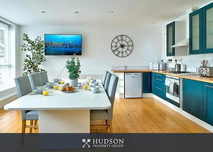 Ironbridge Townhouse With Roof Terrace And Parking