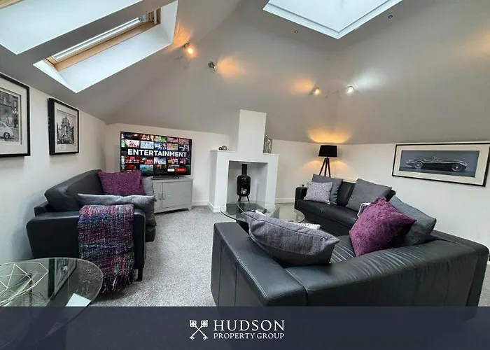 Ironbridge Townhouse With Roof Terrace And Parking