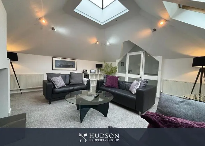 Ironbridge Townhouse With Roof Terrace And Parking