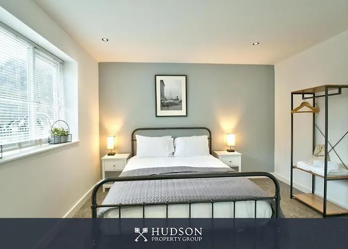 Ironbridge Townhouse With Roof Terrace And Parking