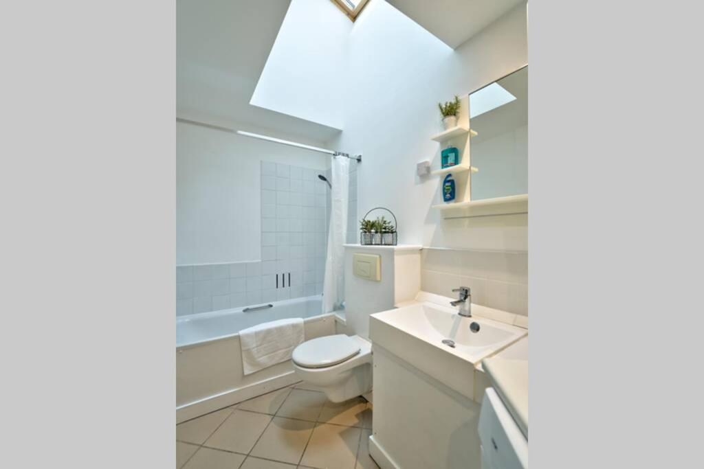 Townhouse With Roof Terrace And Parking *