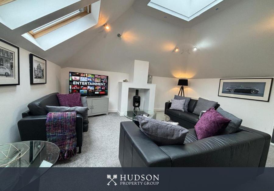 Townhouse With Roof Terrace And Parking *