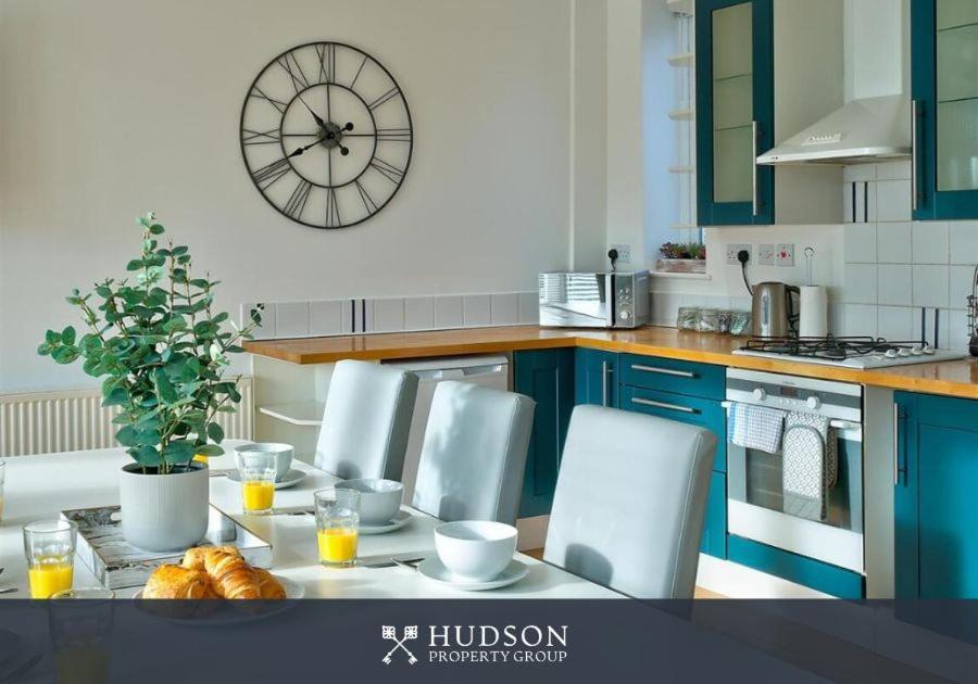 Townhouse With Roof Terrace And Parking Holiday home *